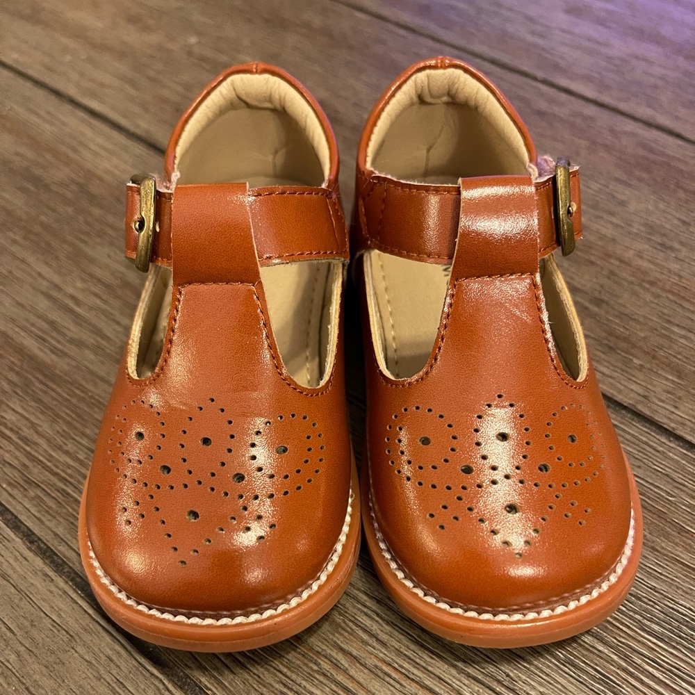 Size 5, brown/tan dress shoe excellent condition